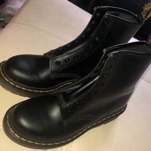 1460 Women’s Doc Martens Lace Up Boots